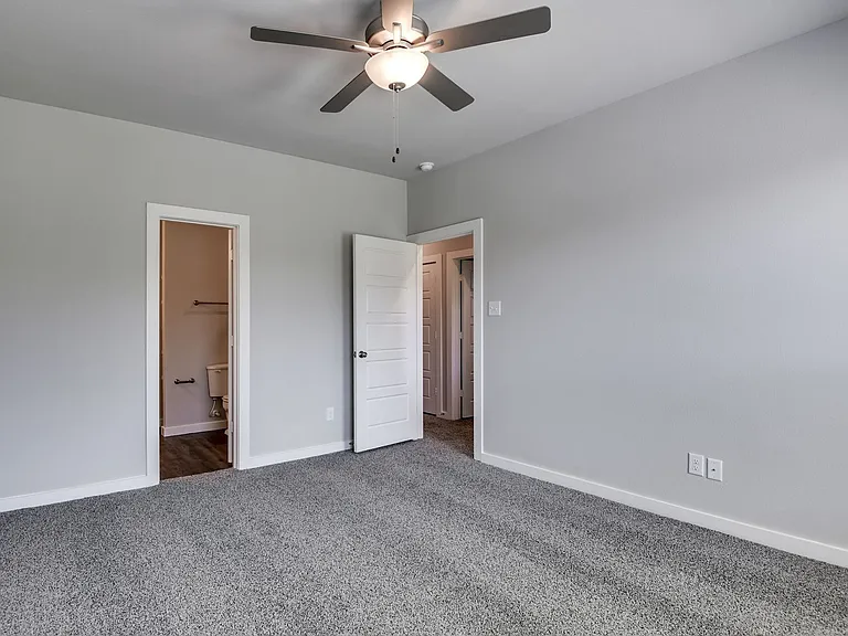 736 Wheatfield Dr — Photo 17