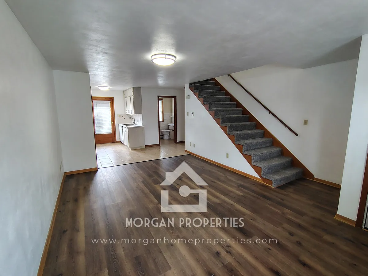 Photo 2 of 9 - 1045 Alhambra Dr #6 - Anderson, IN Building Photo - 1045 Alhambra Dr #6