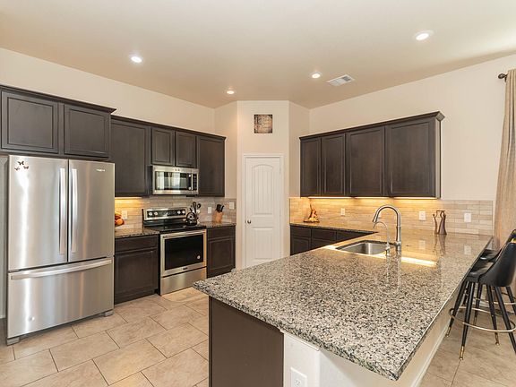 5th image of 600 Lochridge St