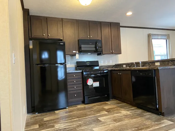 195 Birch Ave, Highland, MI