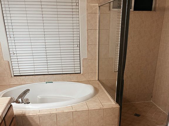 3rd image of 814 Allen Way