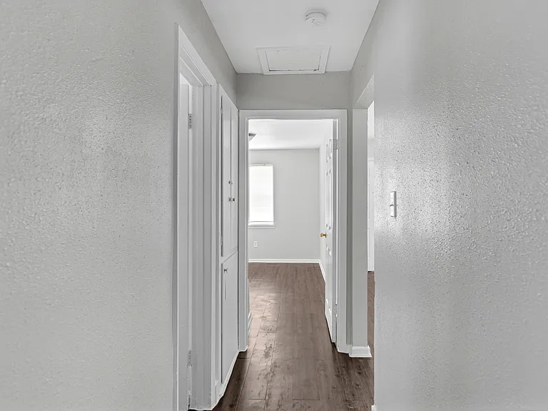 Pickfair Apartments — Photo 6