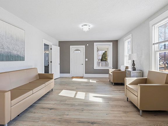 3rd image of 1303 W Prospect Ave