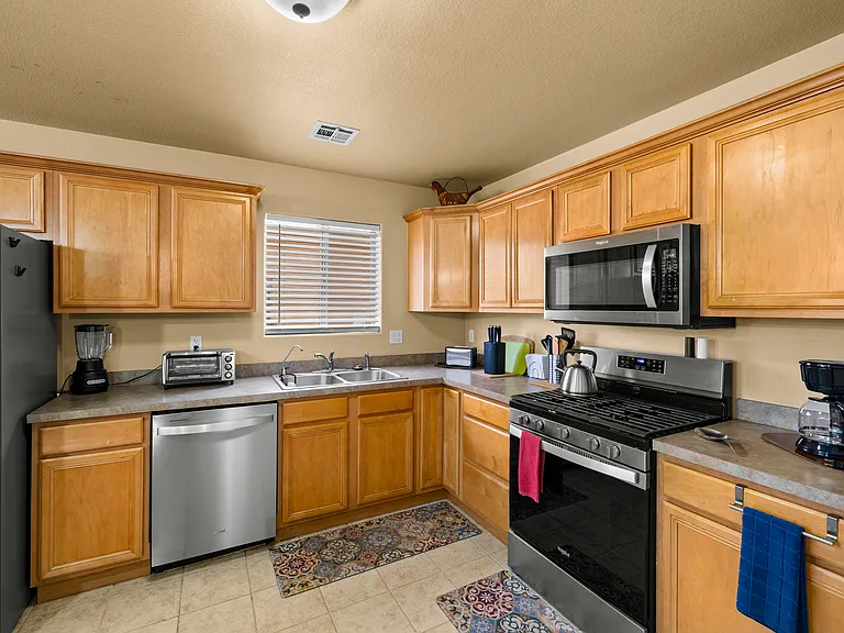 1303 Fountain Loop — Photo 10