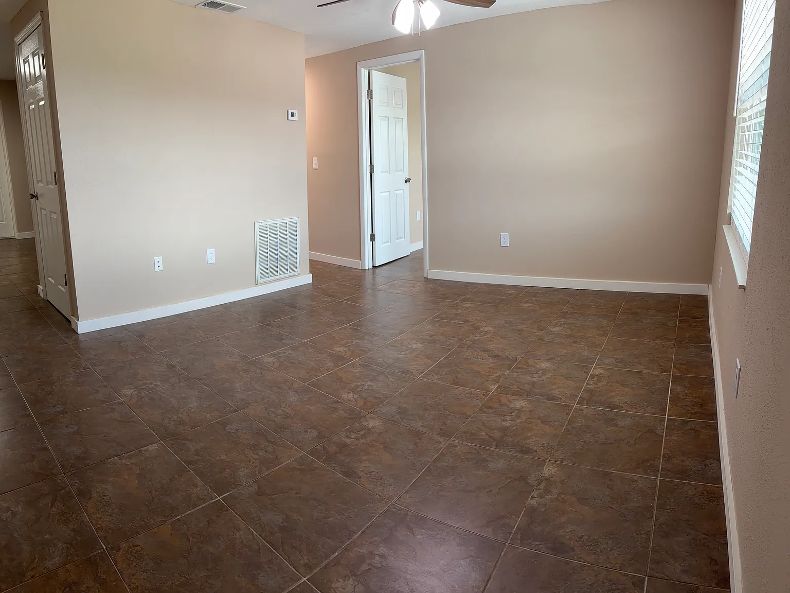 2 bed, 737 sqft, $1,300 — Photo 2