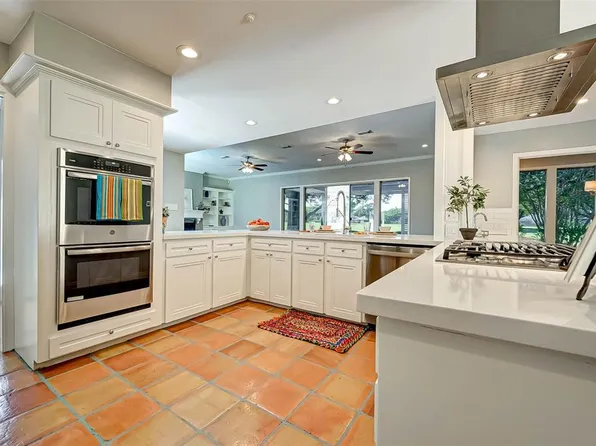 326 Fox Briar Ln, Sugar Land, TX 77478