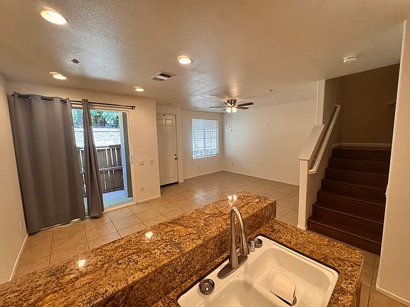 4th image of 41845 Davenport Way Unit C