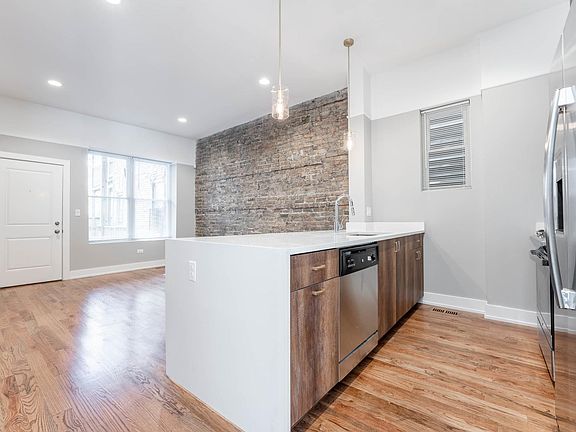 3rd image of 1836 W Augusta Blvd APT 1