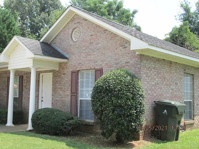 2 bed, 1200 sqft, $1,300 — Photo 2