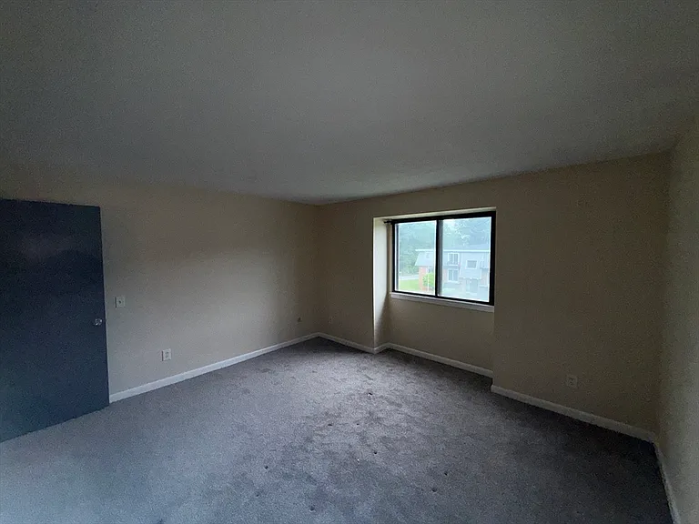 176 Maple Ave #1-31 — Photo 8