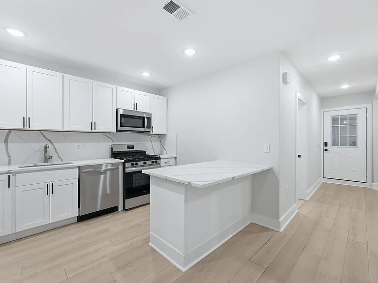 1205 Hillside Pl #2 — Photo 2