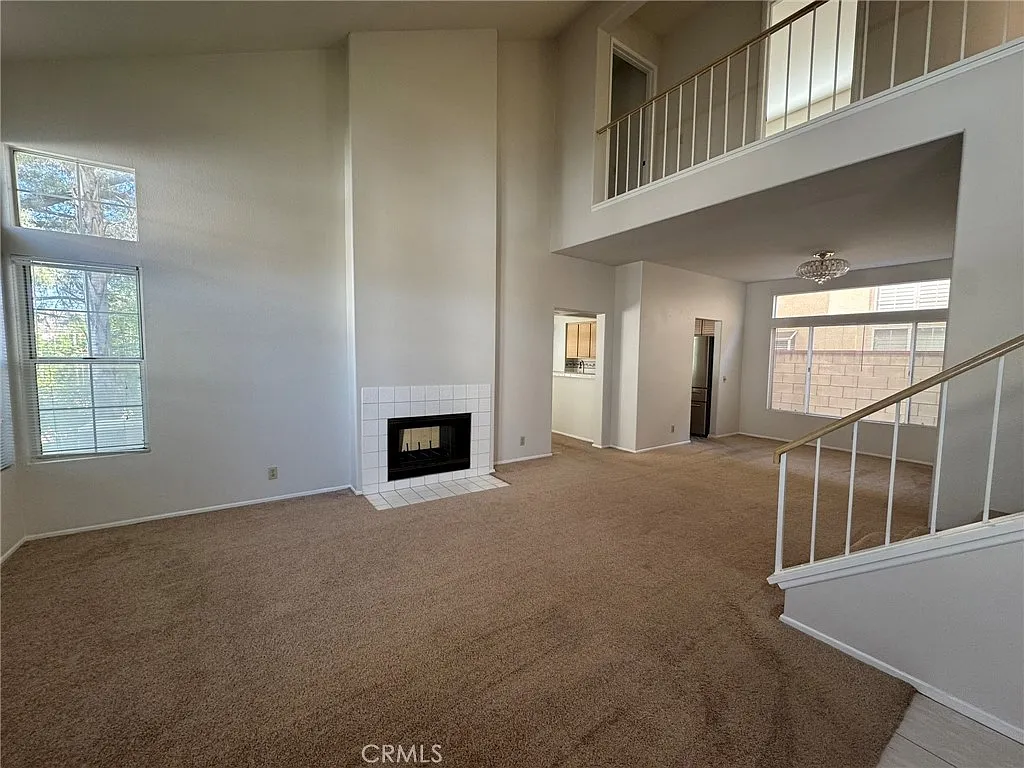 4 bed, 2.5 bath, 1940 sqft, $3,800 — Photo 2