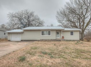307 S Oak St, Purcell, MO 64857