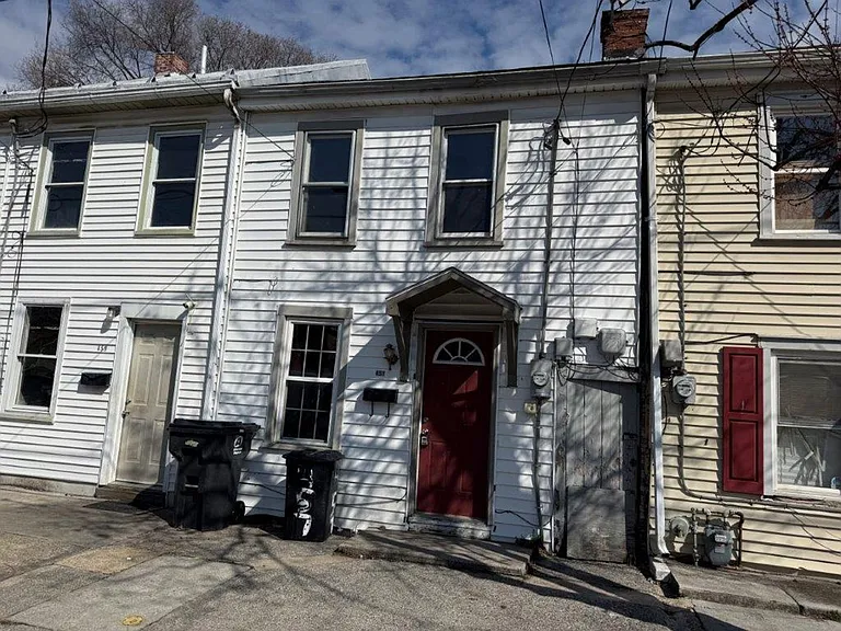 457 N Pitt St — Photo 2