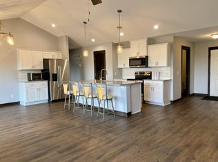 310 Horizon Dr, Le Center, MN 56057