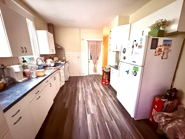 876 Warren St #1 — Photo 10