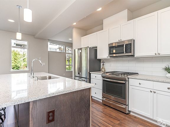5th image of 16017 1st Avenue NE