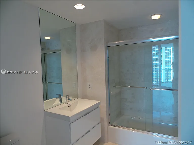 17111 N Biscayne Blvd #1703 — Photo 46