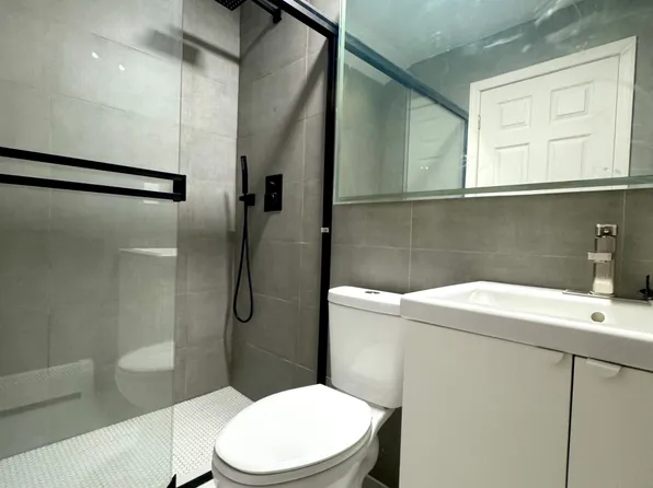 (undisclosed Address), Woodhaven, NY 11421