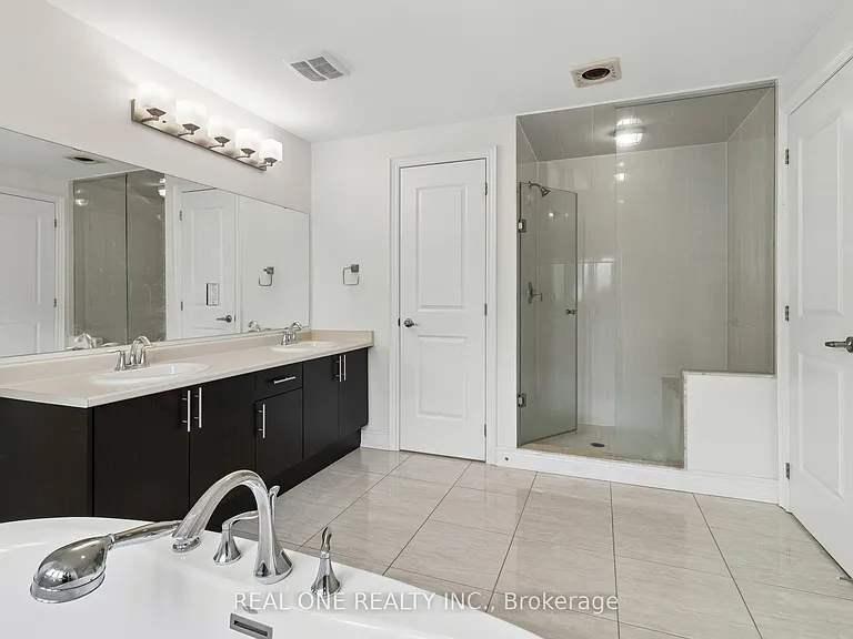 19 Rivoli Dr — Photo 46