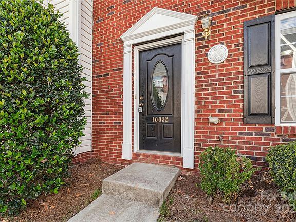5th image of 10032 Treeside Ln