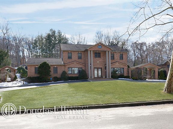 2nd image of 20 Sleepy Hollow Ln