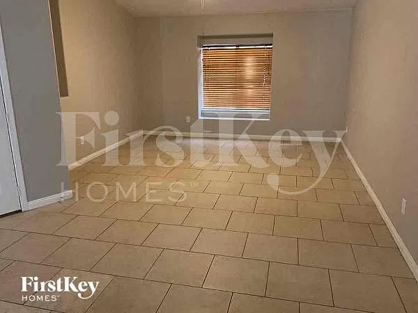 3 bed, 2.0 bath, 2105 sqft, $2,655 — Photo 2