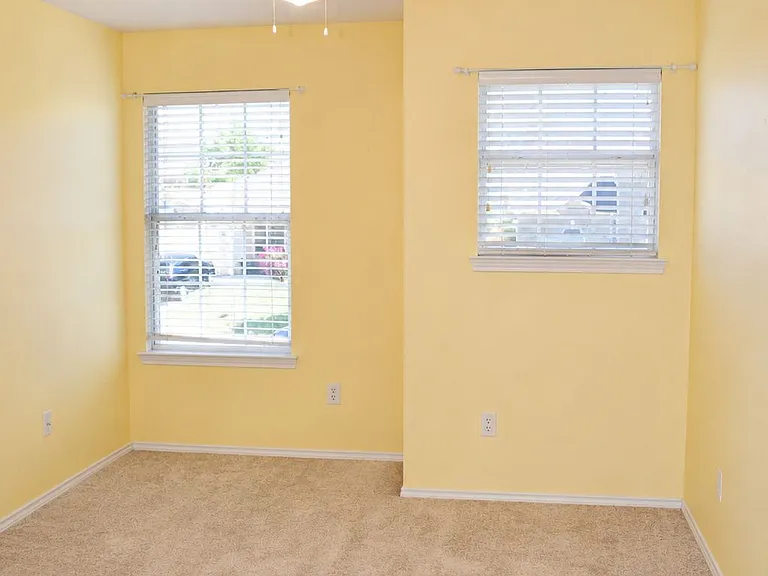 712 White Hawk Trl — Photo 40