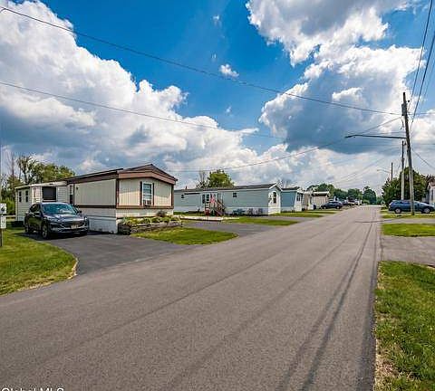 2nd image of 40 Meadow Ln