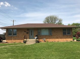 1727 Sunset Dr, Peru, IL 61354