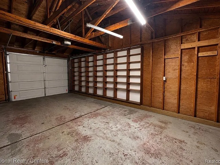 229 Linden St — Photo 26