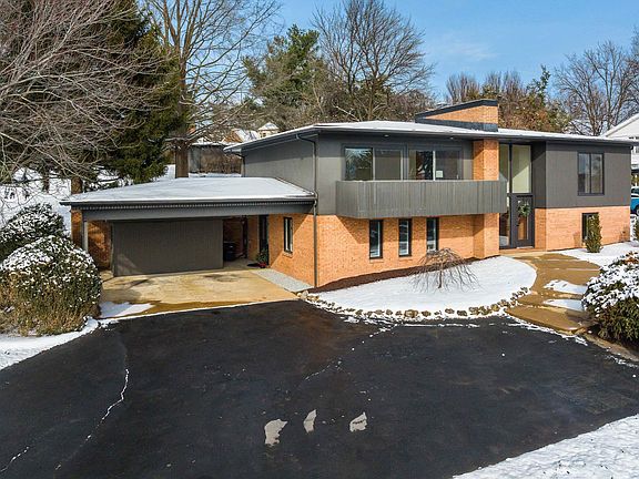 3rd image of 475 Myers Ave