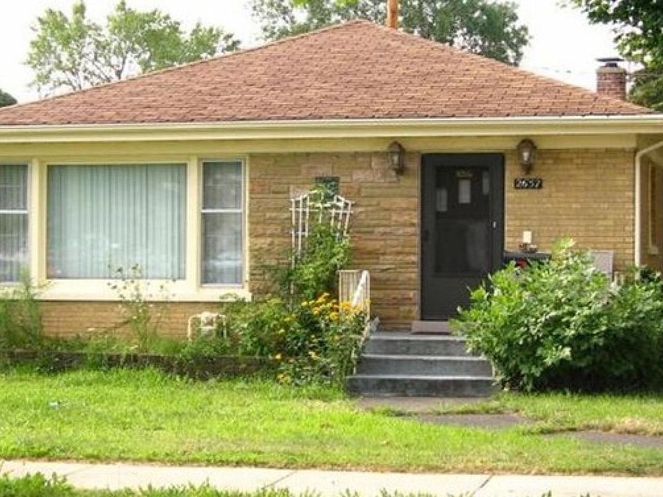2nd image of 2657 W Howard St