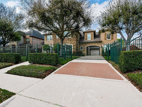 2nd image of 23 Waters Lake Blvd