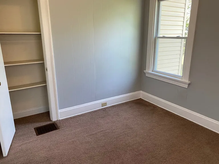 2nd bedroomm