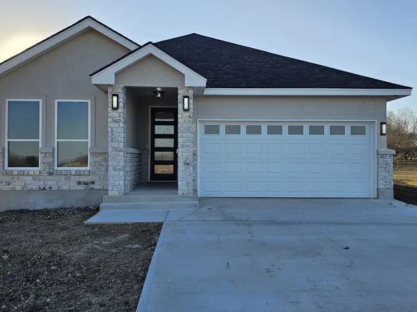 16107 Vaquero Dr, Atascosa, TX 78002