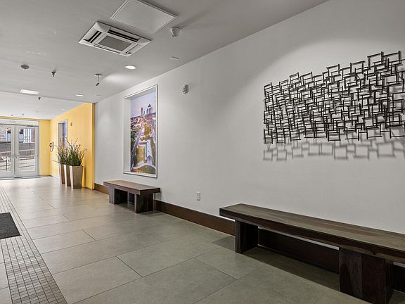 3rd image of 400 Hunt St #404