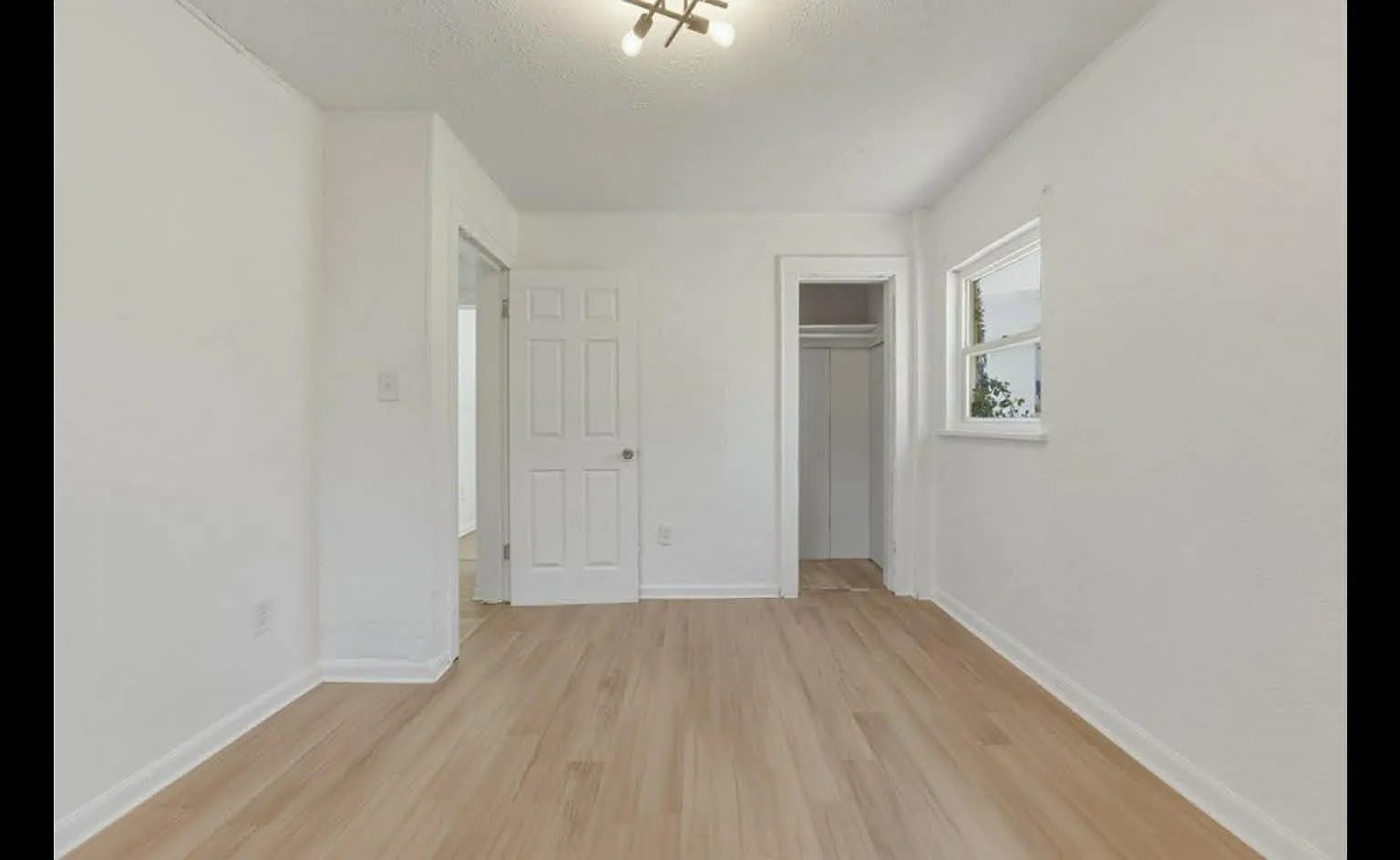 Fairlawn Avenue - 109 1/2 B — Photo 3