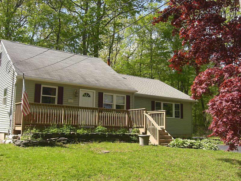 1st image of 946 Plymouth Lake Dr