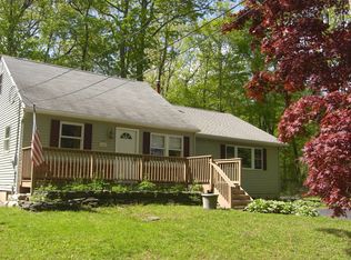 946 Plymouth Lake Dr, Newton, NJ 07860