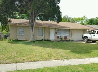 2001 Oakhurst Dr, Irving, TX 75061