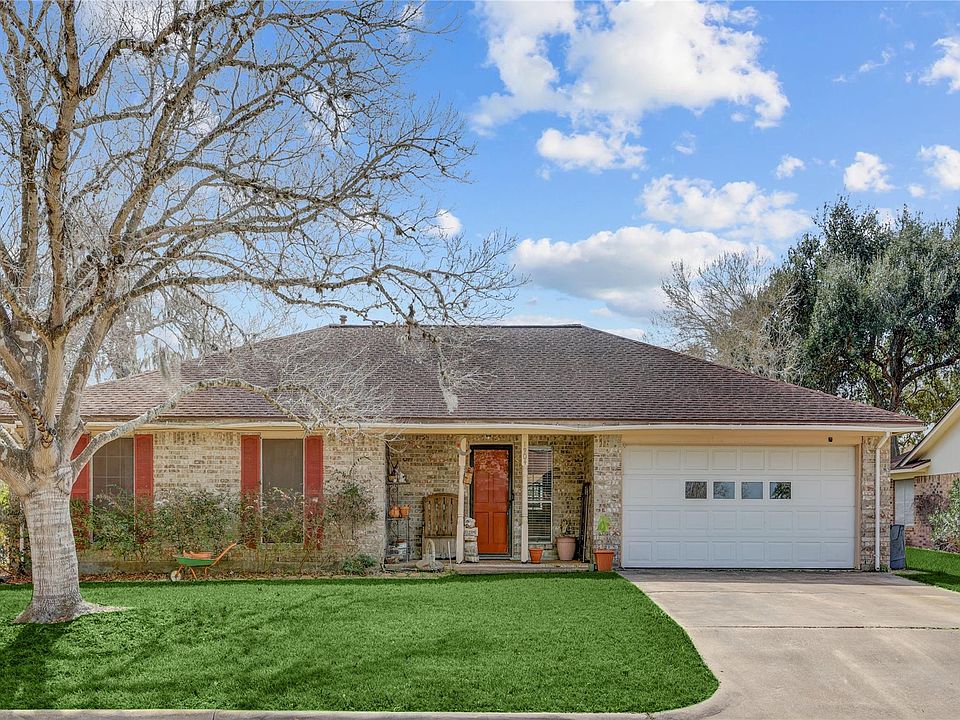 1st image of 1904 Chapel Heights Dr