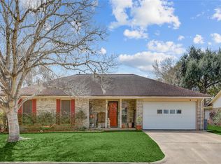 1904 Chapel Heights Dr, Wharton, TX 77488