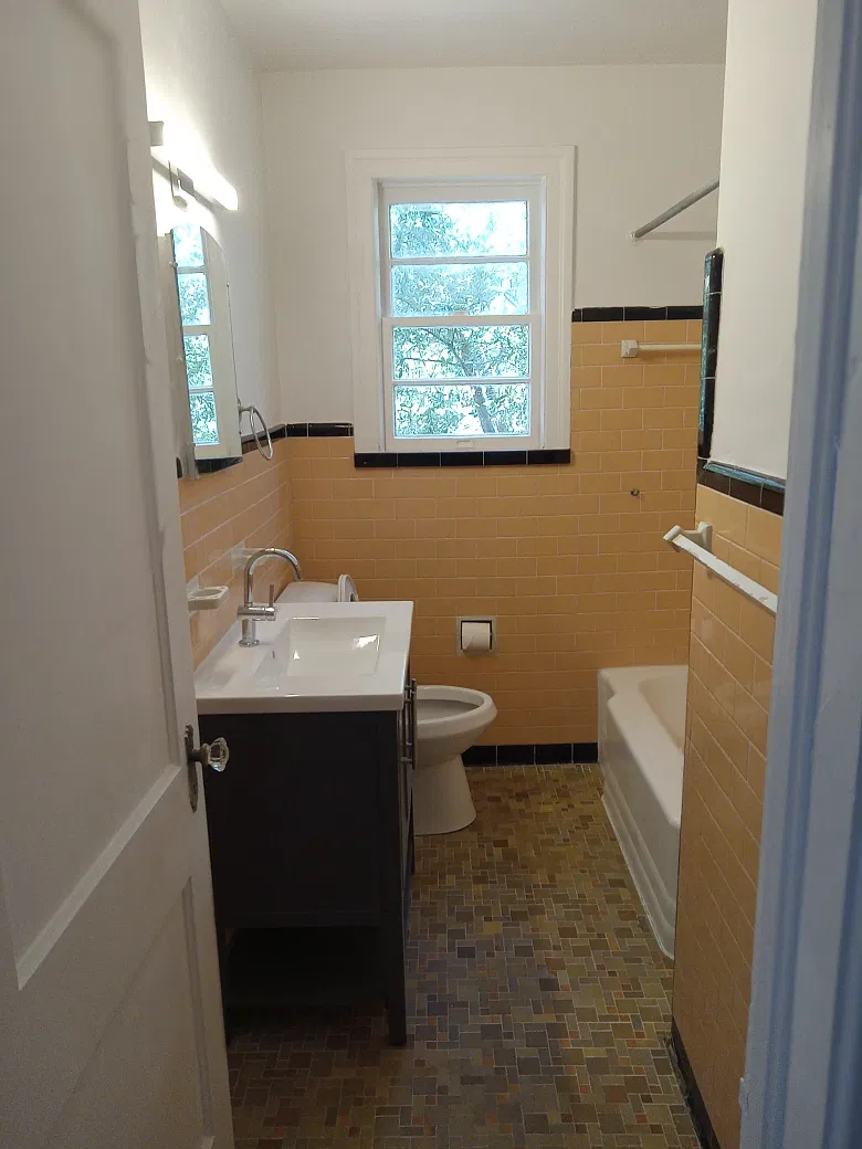 2 bed, 950 sqft, $1,200 — Photo 4