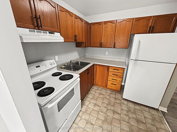 5th image of 10 Riverside Dr #101