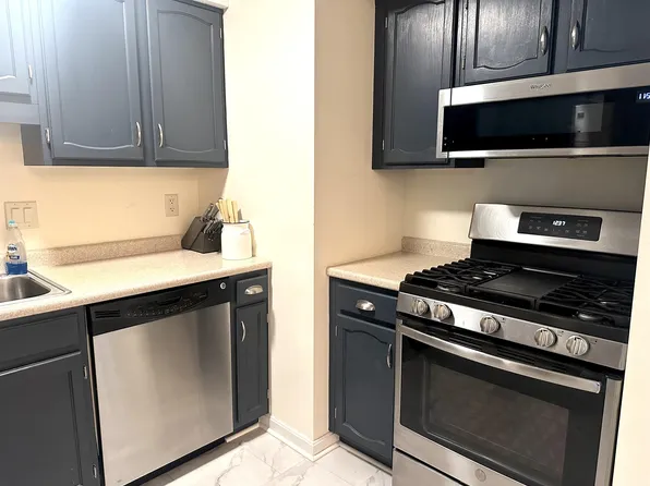 202 Springbrook Cir, Portsmouth, NH