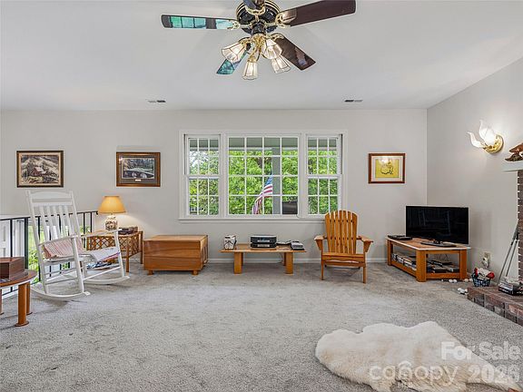 5th image of 208 Applecross Ln