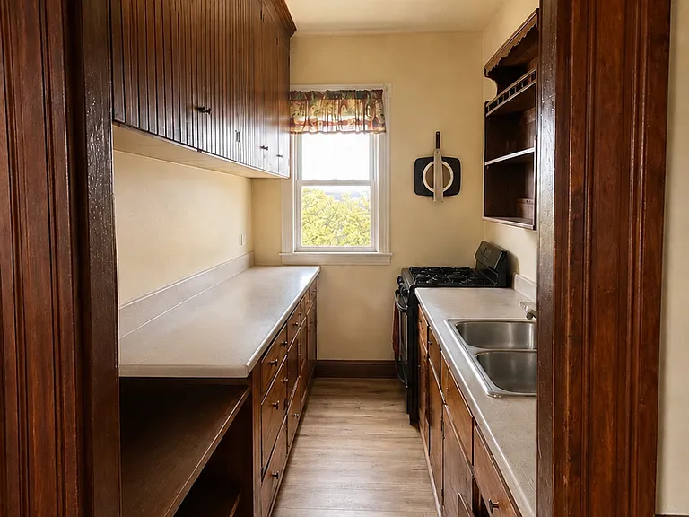 40 Adams St — Photo 4