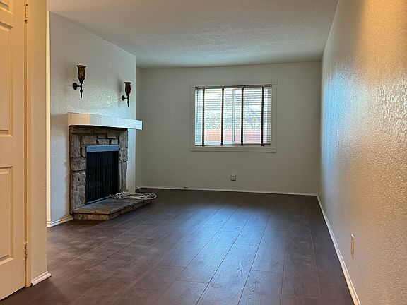 3rd image of 29623 Strawberry Hill Dr Unit 1
