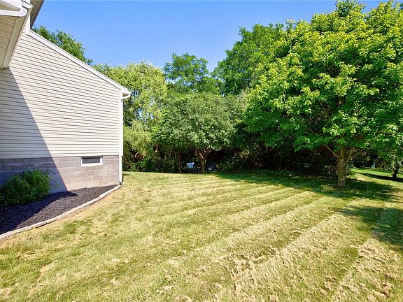 4th image of 35 Butterfly Ln
